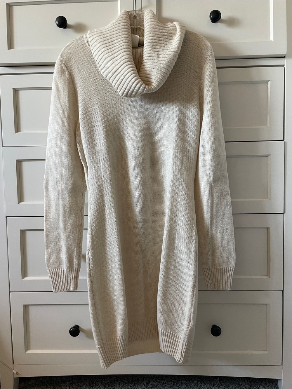 H&M Basic Women’s Cream Cowl Neck Sweater Dress
| Cozy Chic | Size Medium